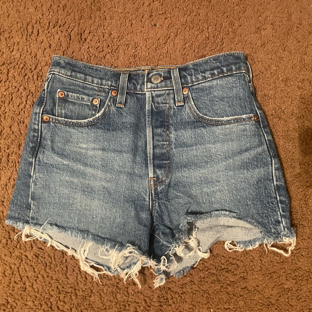 Levi’s Jean shorts size w24